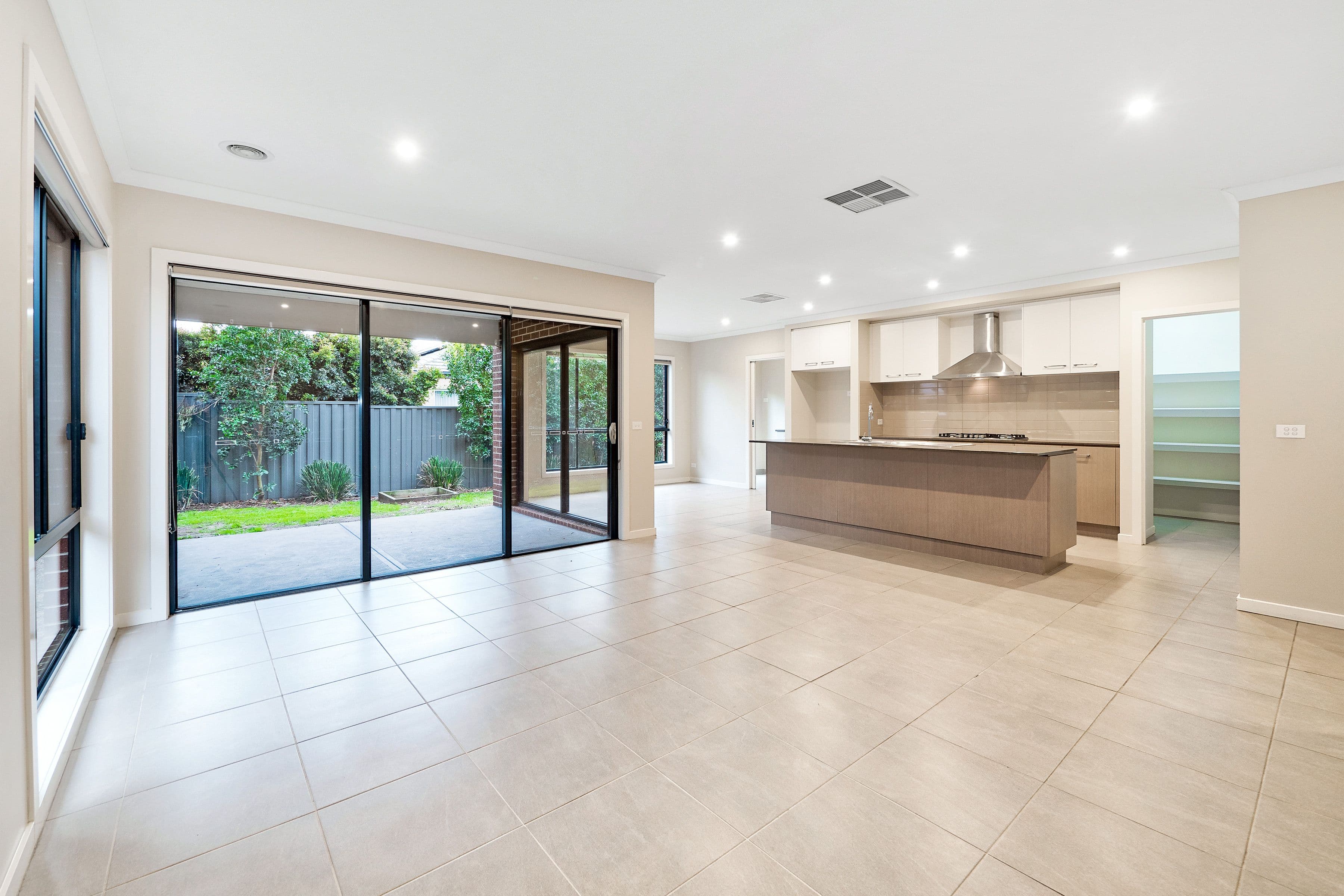 86 Elmslie Drive, Cranbourne East VIC 3977, Cranbourne East - Thumbnail 8
