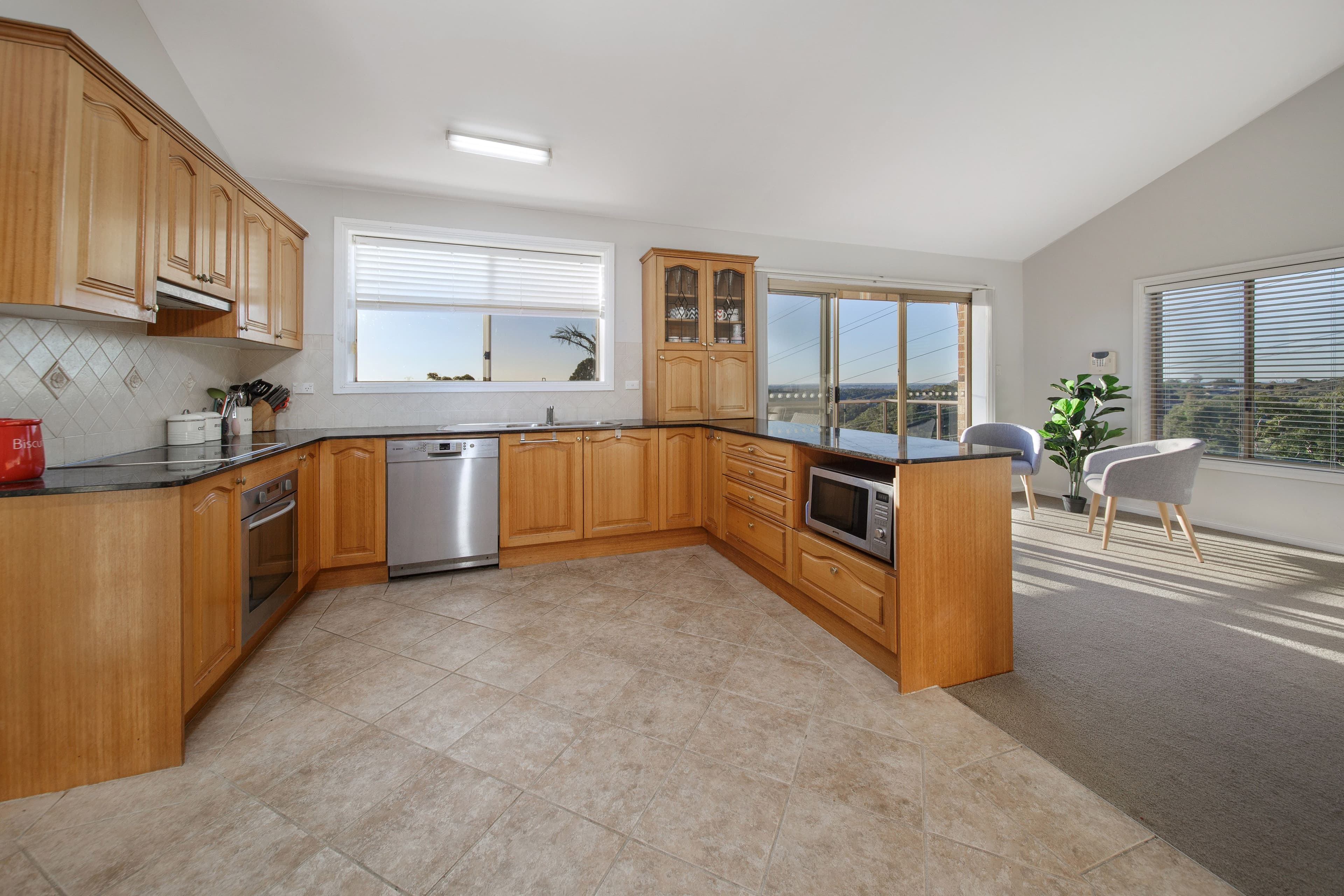 26 Phoenix Place, Illawong NSW 2234, Illawong - Thumbnail 4