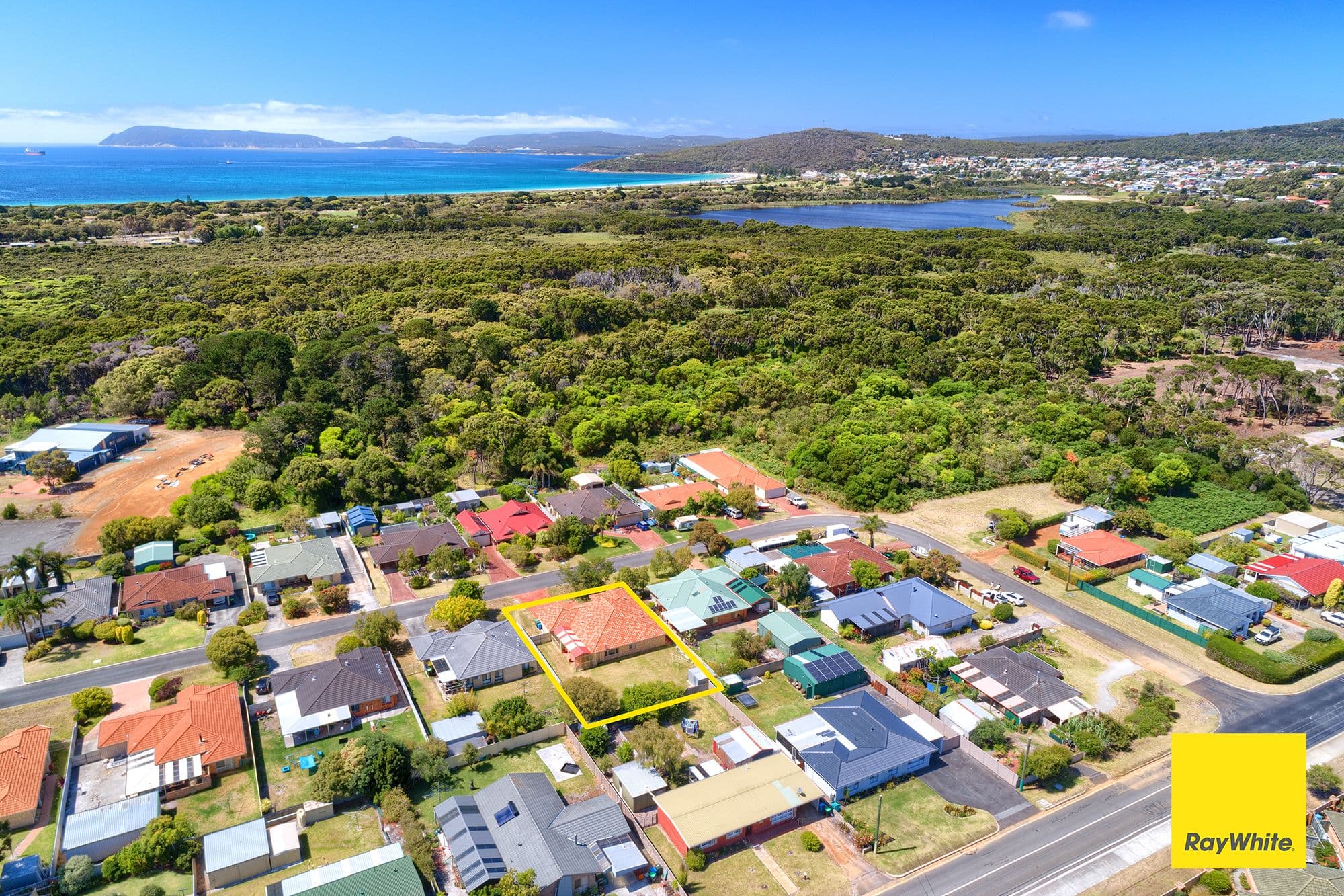 29 Ardross Crescent, Collingwood Park WA 6330, Collingwood Park - Thumbnail 3