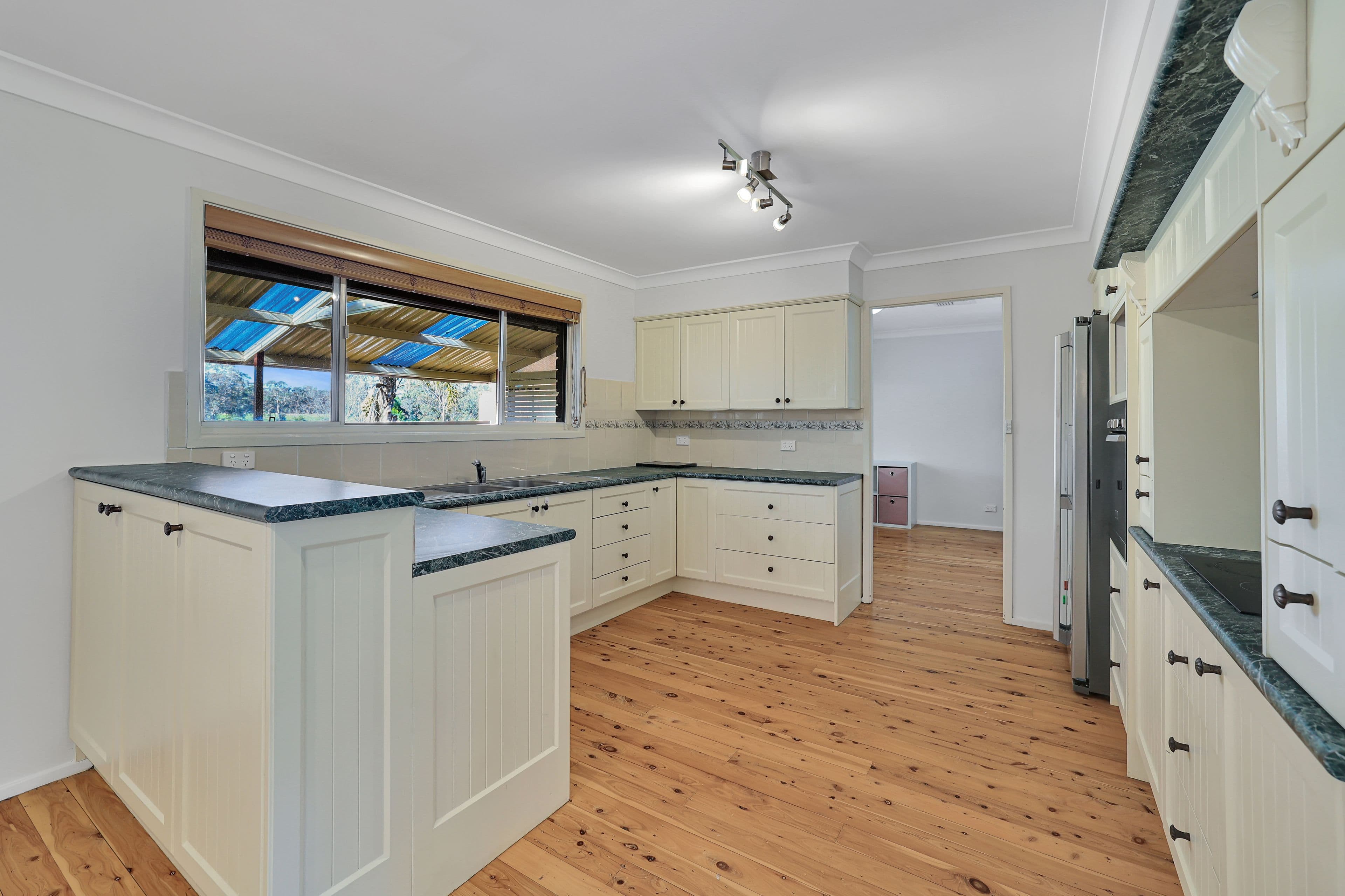 13 Warragamba Crescent, Leumeah NSW 2560, Leumeah - Thumbnail 3