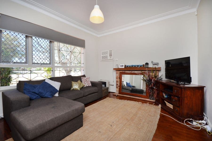 House 399 Sydenham Street, Belmont WA 6104, Belmont - Thumbnail 5
