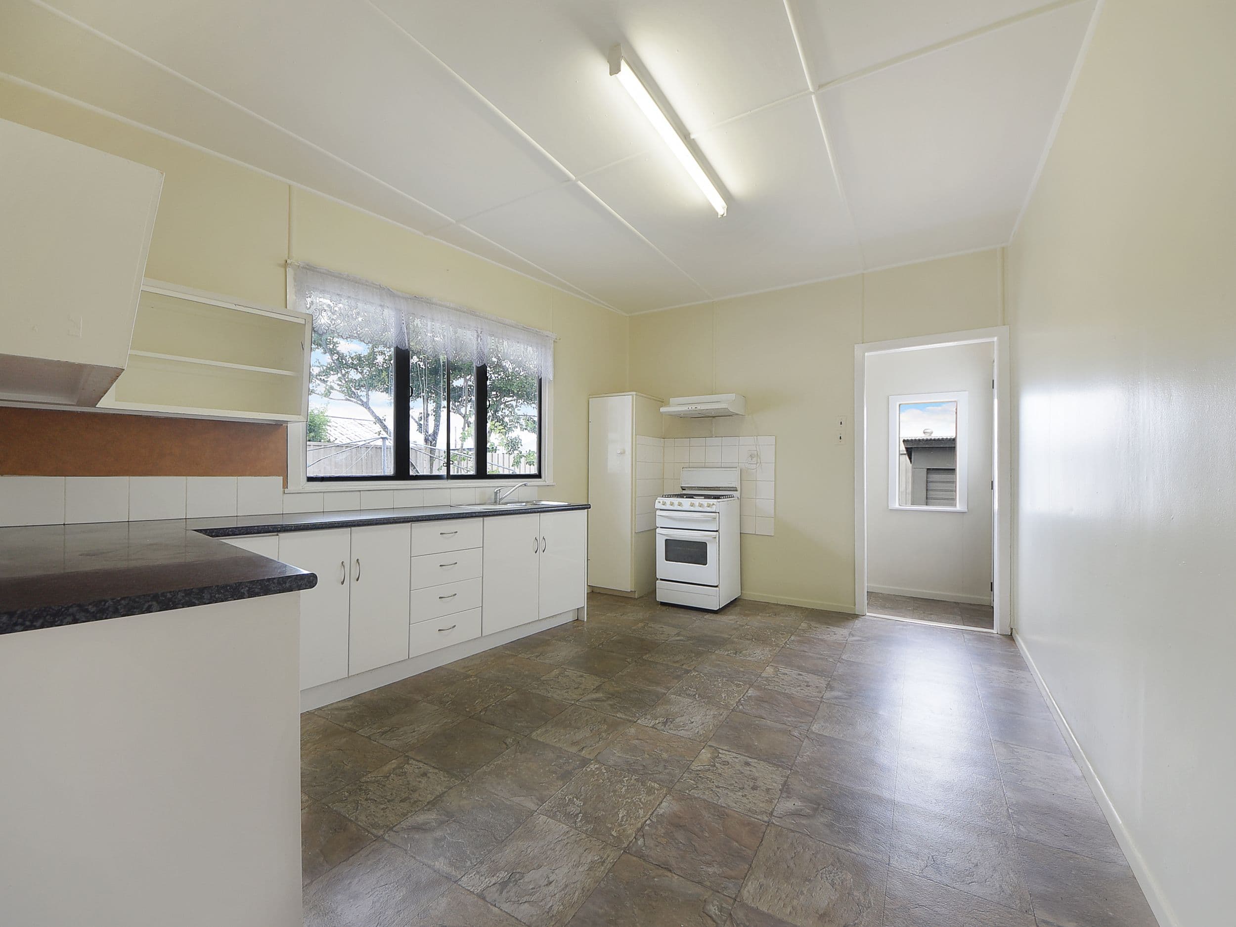 116 Hoskins Street, Sandgate QLD 4017, Sandgate - Thumbnail 5