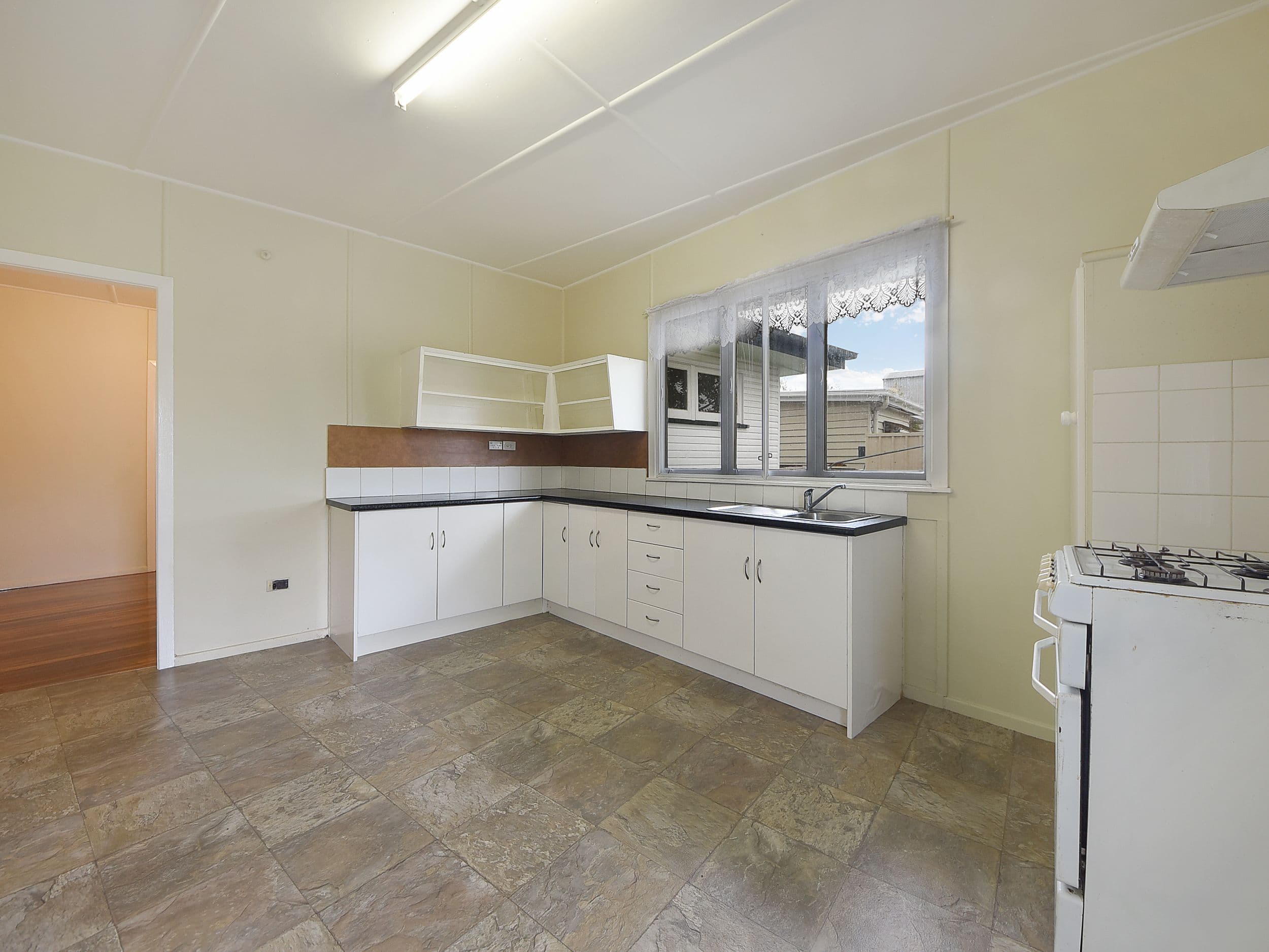 116 Hoskins Street, Sandgate QLD 4017, Sandgate - Thumbnail 6