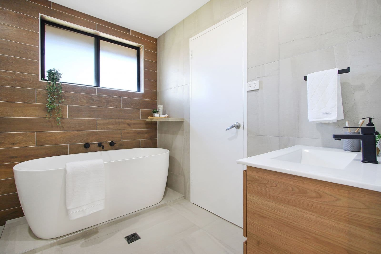 604 Hague Street, Lavington NSW 2641, Lavington - Thumbnail 2