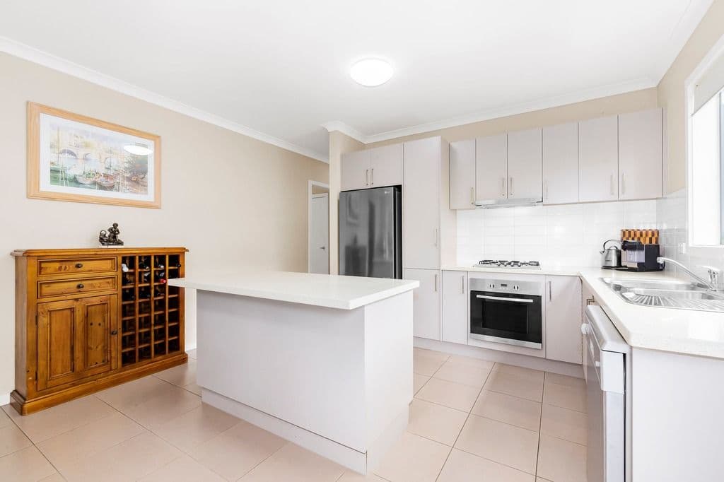 12 Senecio Drive, Doreen VIC 3754, Doreen - Thumbnail 2