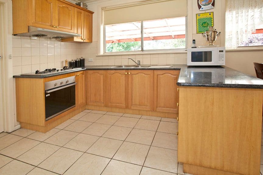 4 Diosma Drive, GLEN WAVERLEY VIC 3150, Glen Waverley - Thumbnail 2