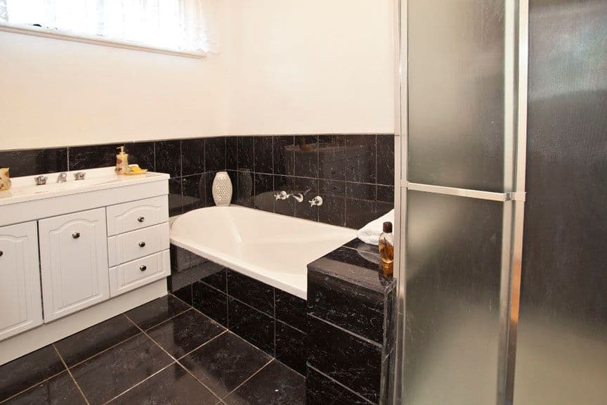 4 Diosma Drive, GLEN WAVERLEY VIC 3150, Glen Waverley - Thumbnail 6