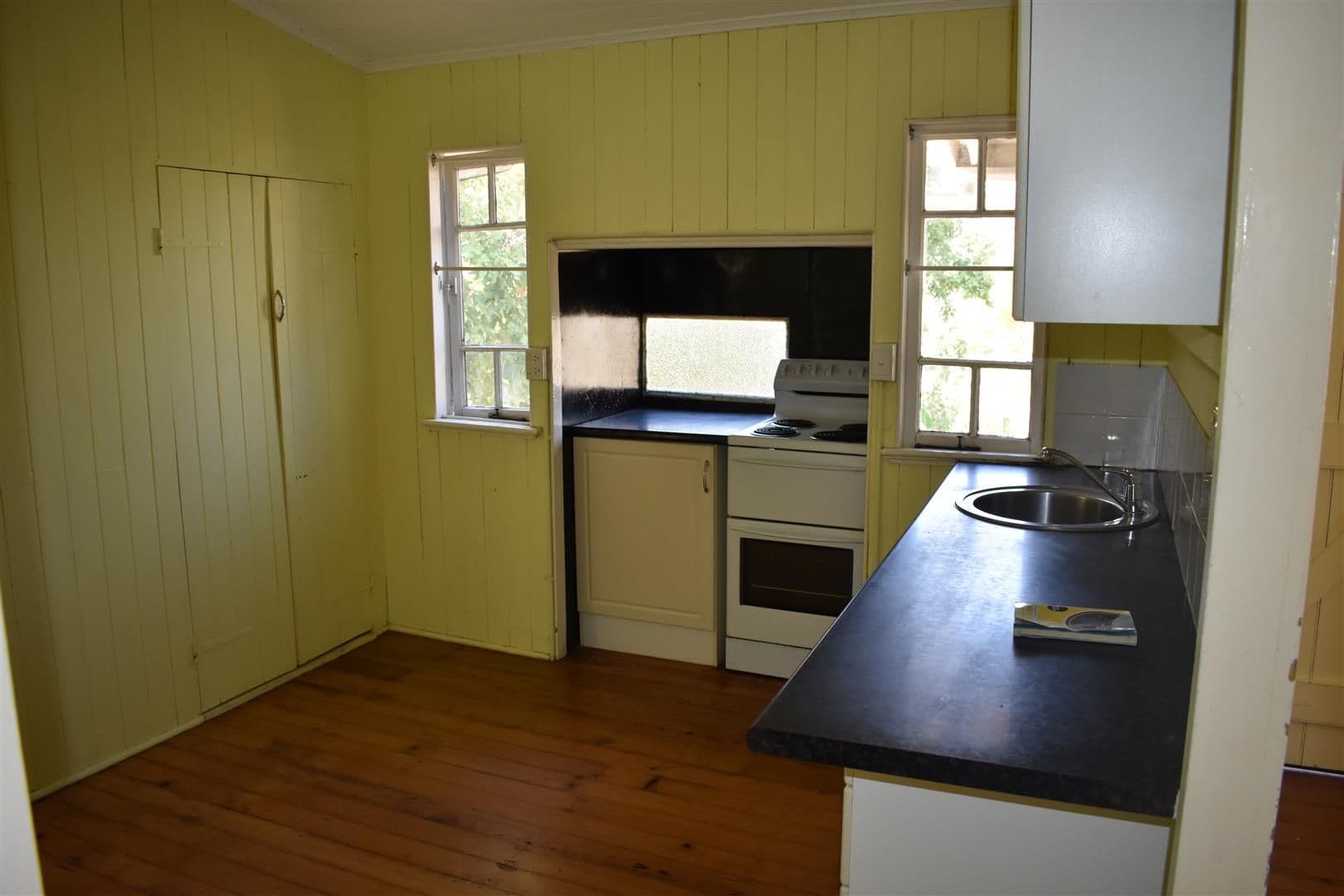 42 Gordon Street, Mount Morgan QLD 4714, Mount Morgan - Thumbnail 4