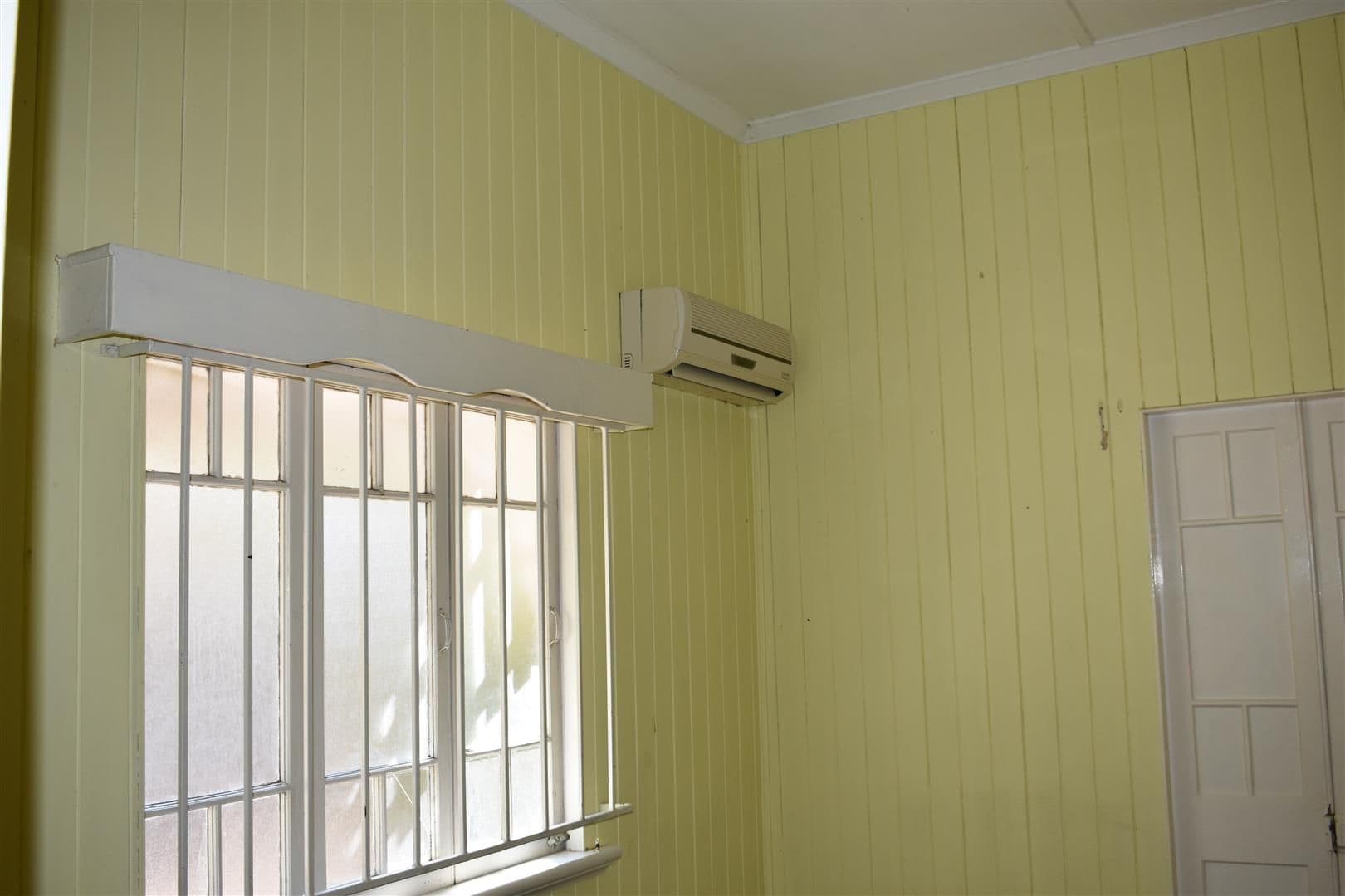 42 Gordon Street, Mount Morgan QLD 4714, Mount Morgan - Thumbnail 8