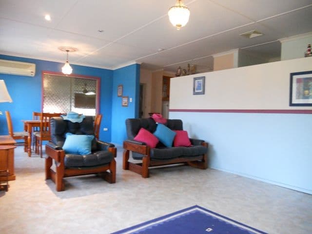 2 McGinn Street, WEST MACKAY QLD 4740, West Mackay - Thumbnail 4
