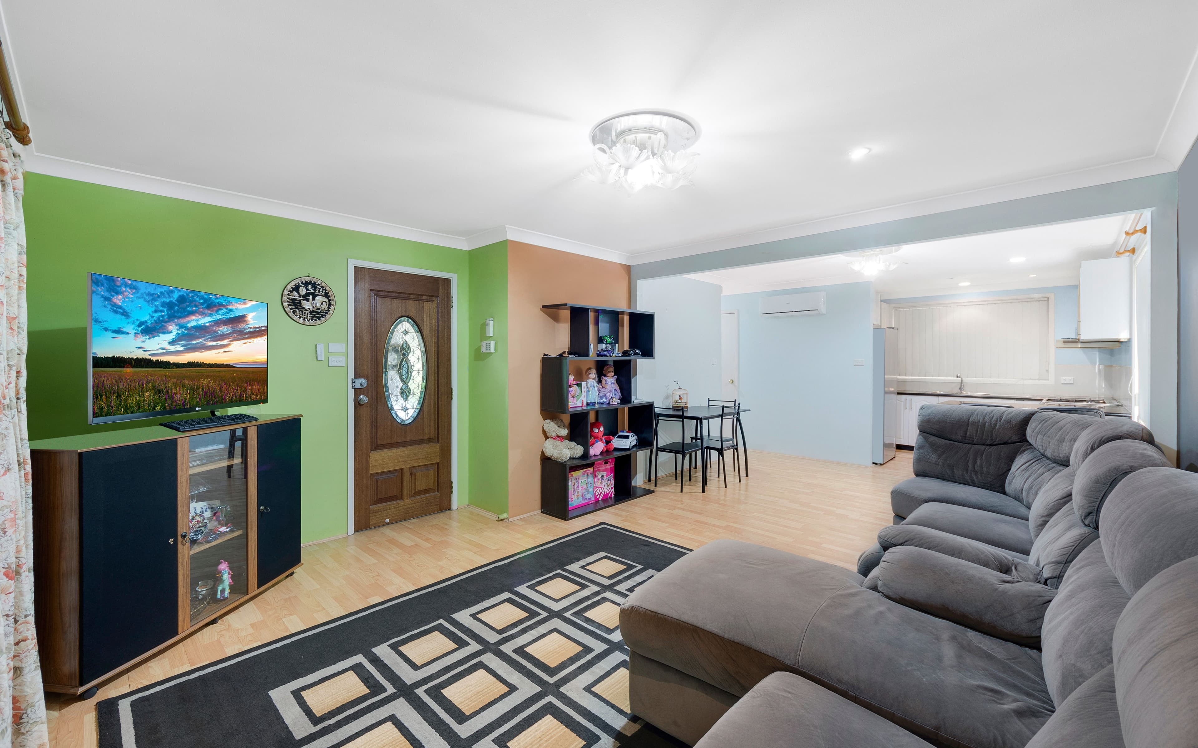 8 Gentian Avenue, Macquarie Fields NSW 2564, Macquarie Fields - Thumbnail 2