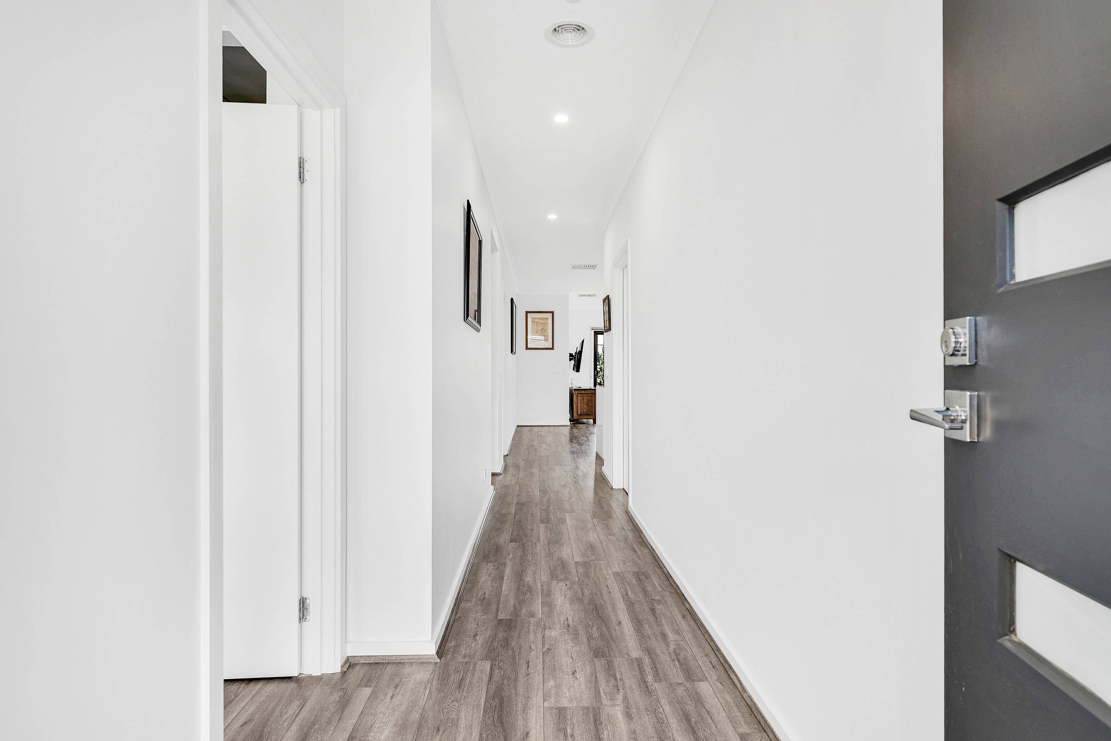 24 Burgess Street, Mernda VIC 3754, Mernda - Thumbnail 2