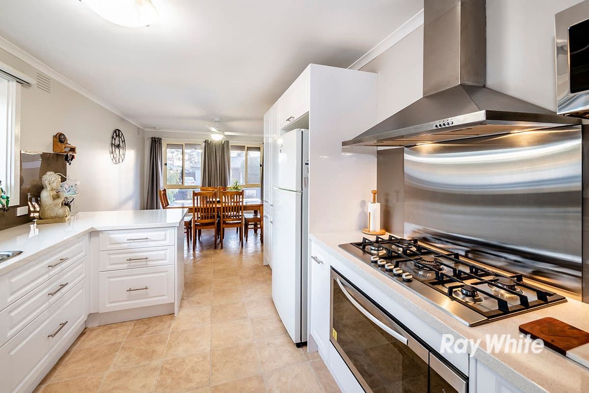 2 Christine Street, Cranbourne VIC 3977, Cranbourne - Thumbnail 4