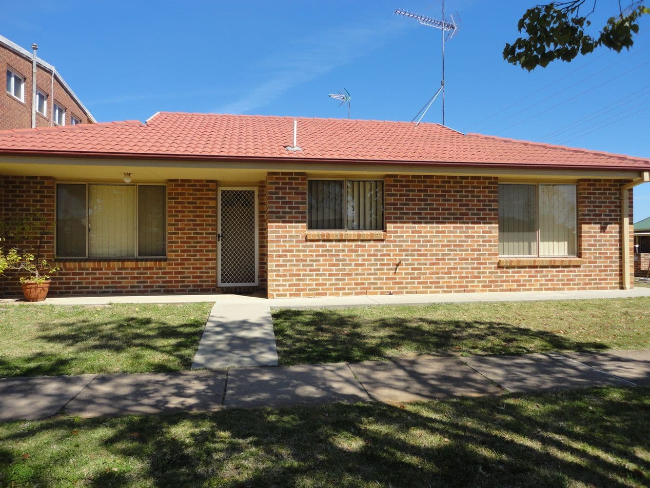 Unit 1, 90 Parkes Street*, TEMORA NSW 2666, Temora - Image 1