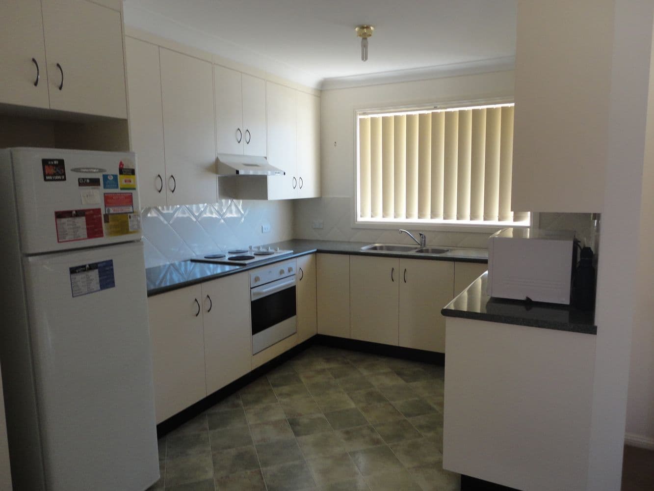 Unit 1, 90 Parkes Street*, TEMORA NSW 2666, Temora - Thumbnail 2