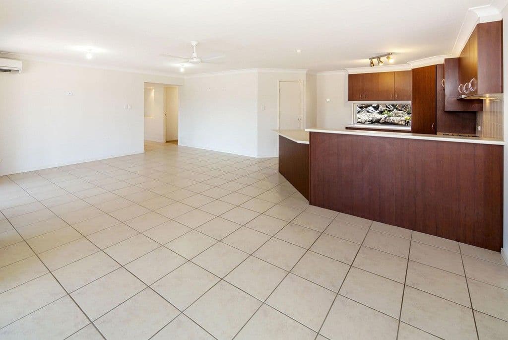 14 Sangster Crescent, PACIFIC PINES QLD 4211, Pacific Pines - Thumbnail 6