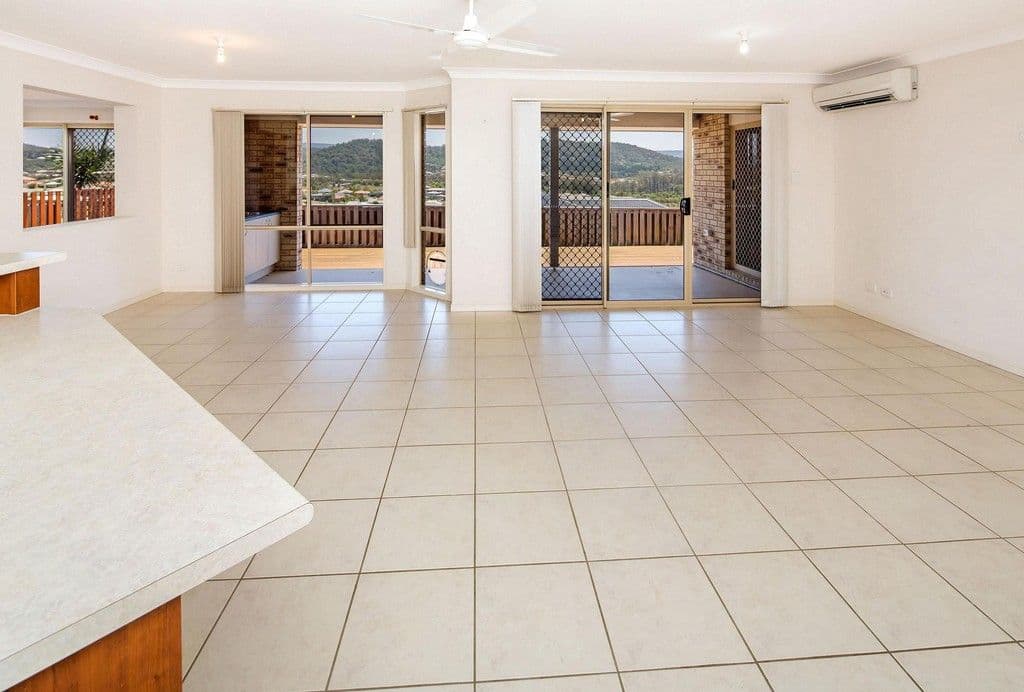 14 Sangster Crescent, PACIFIC PINES QLD 4211, Pacific Pines - Thumbnail 7