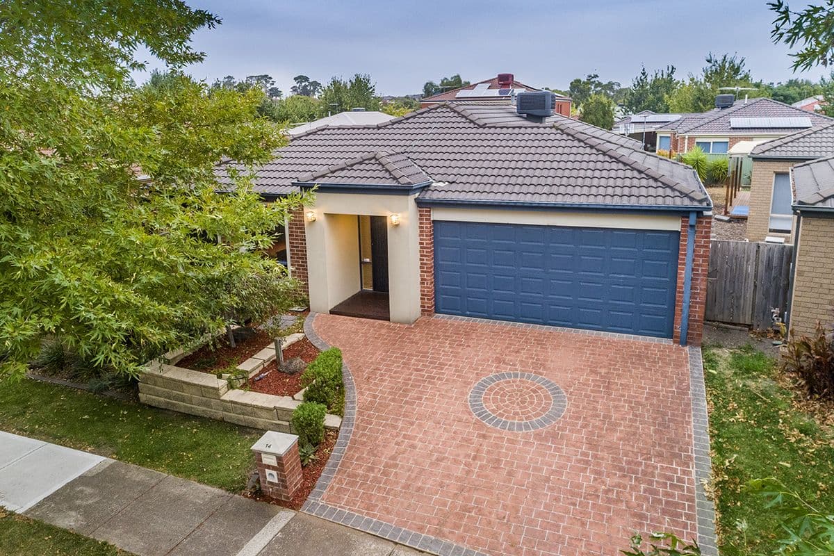 14 Horsham Drive, Cranbourne East VIC 3977, Cranbourne East - Thumbnail 2