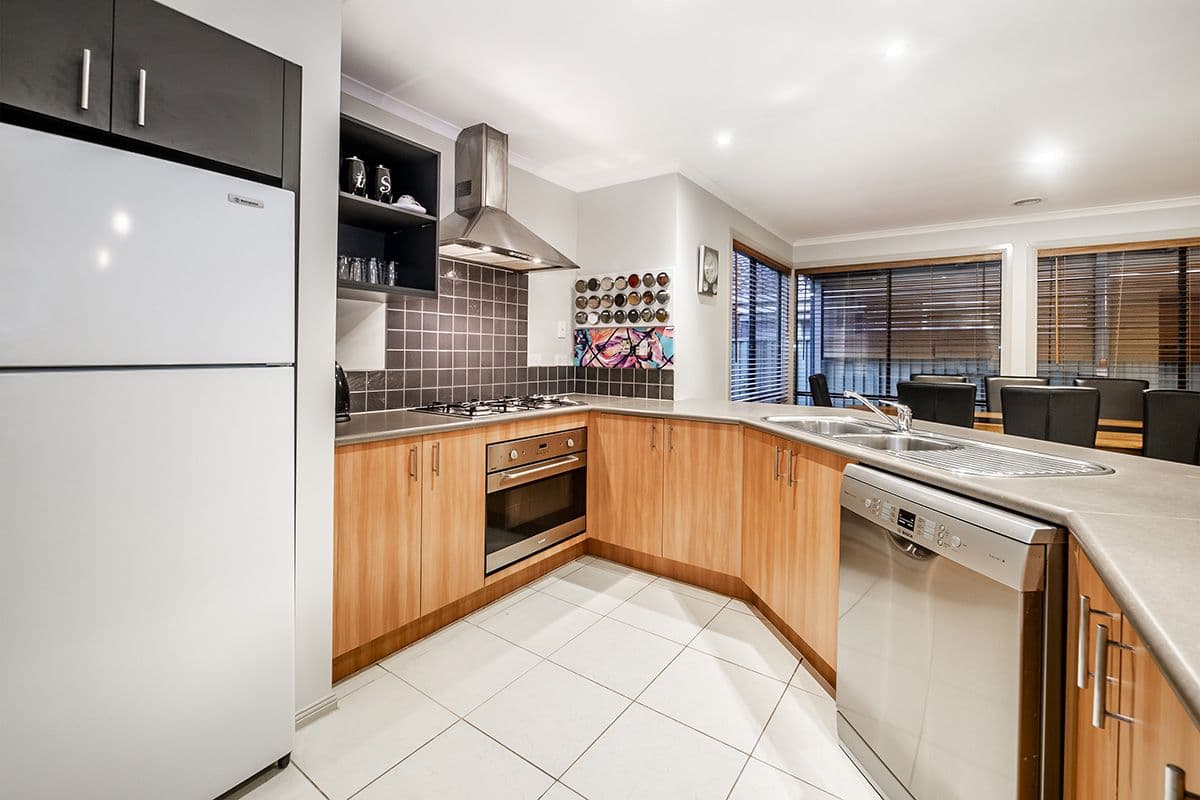 14 Horsham Drive, Cranbourne East VIC 3977, Cranbourne East - Thumbnail 8