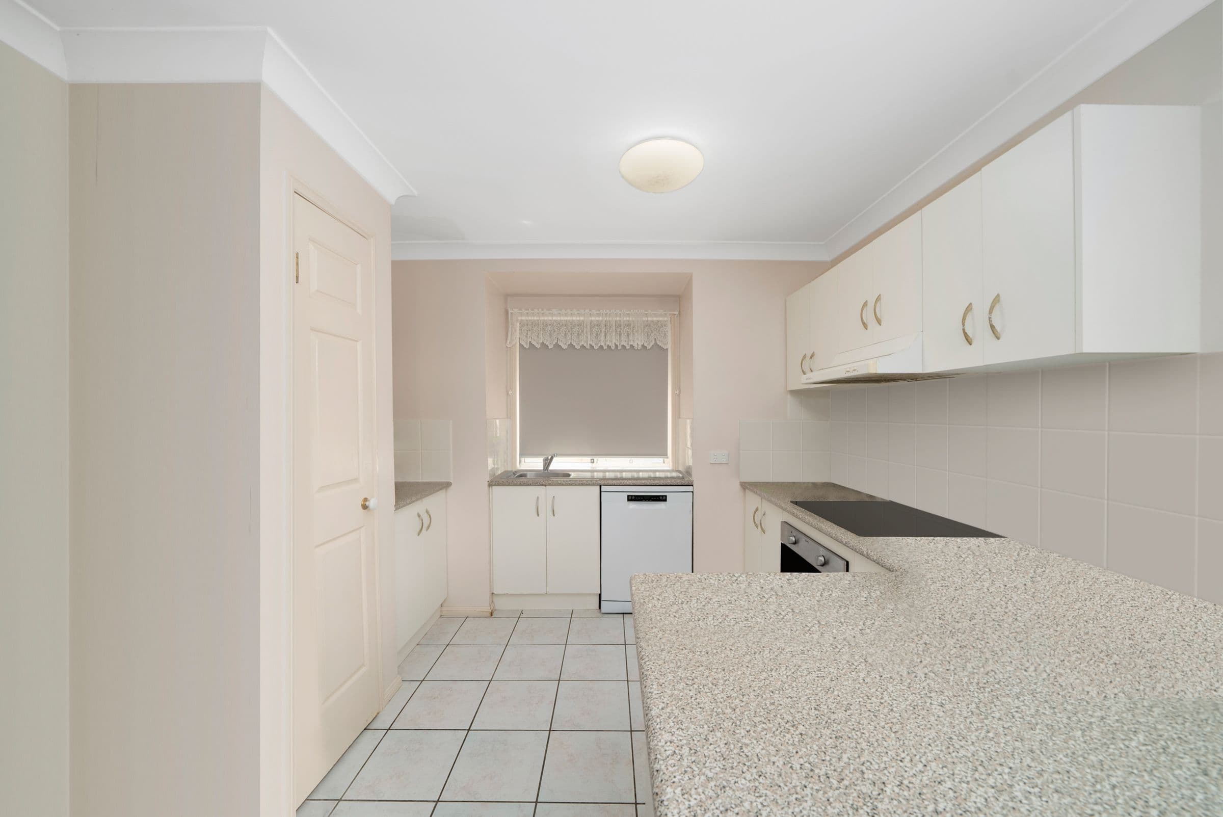 306 Victoria Avenue, Redcliffe QLD 4020, Redcliffe - Thumbnail 2