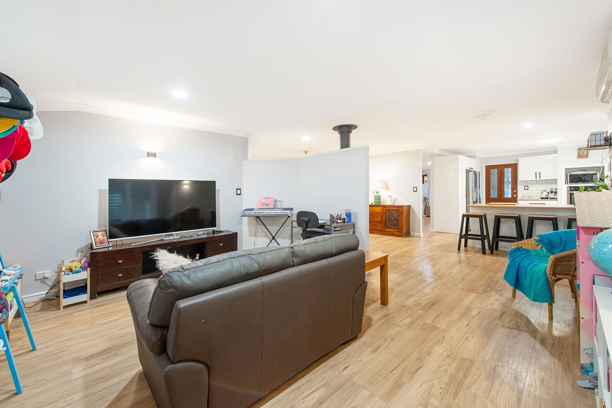 44 Huxtable Terrace, Baldivis WA 6171, Baldivis - Thumbnail 3