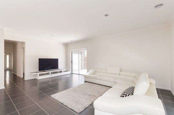 8 Clarendon Avenue, CRAIGIEBURN VIC 3064, Craigieburn - Thumbnail 4