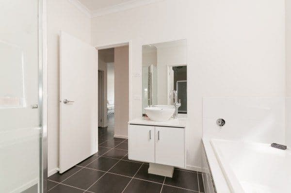 8 Clarendon Avenue, CRAIGIEBURN VIC 3064, Craigieburn - Thumbnail 6