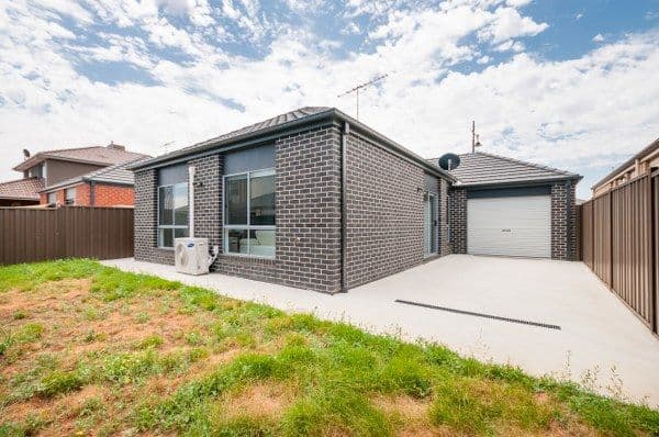 8 Clarendon Avenue, CRAIGIEBURN VIC 3064, Craigieburn - Thumbnail 7