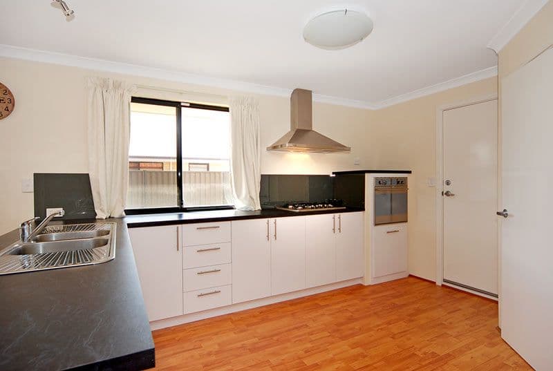 31 Beechwood Circle, AVELEY WA 6069, Aveley - Thumbnail 2