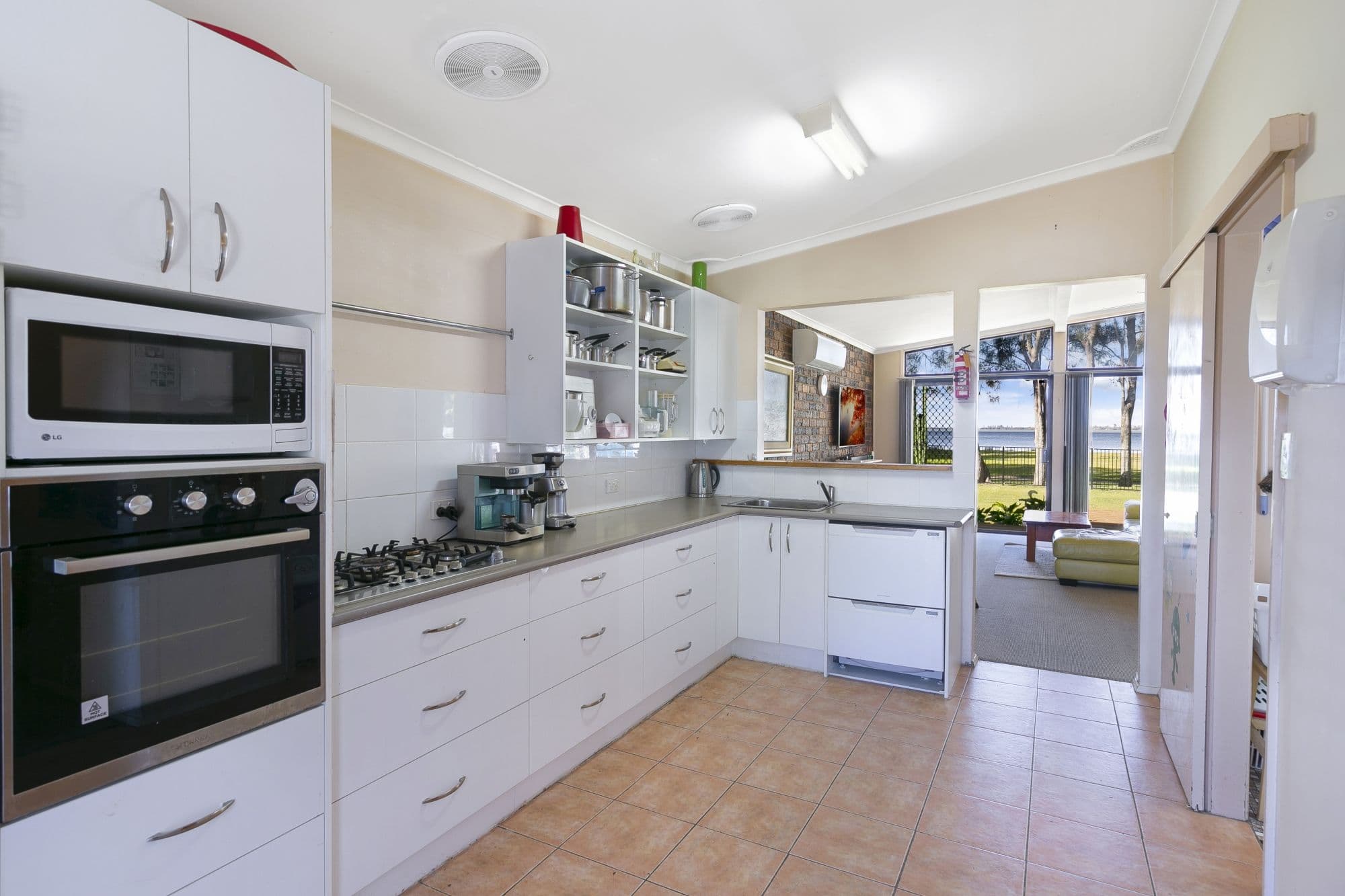 353 Lakedge Avenue, Berkeley Vale - Thumbnail 4