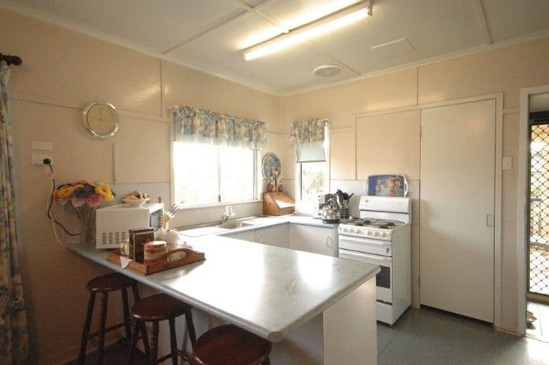 39 Gleeson Crescent, HARLAXTON QLD 4350, Harlaxton - Thumbnail 4