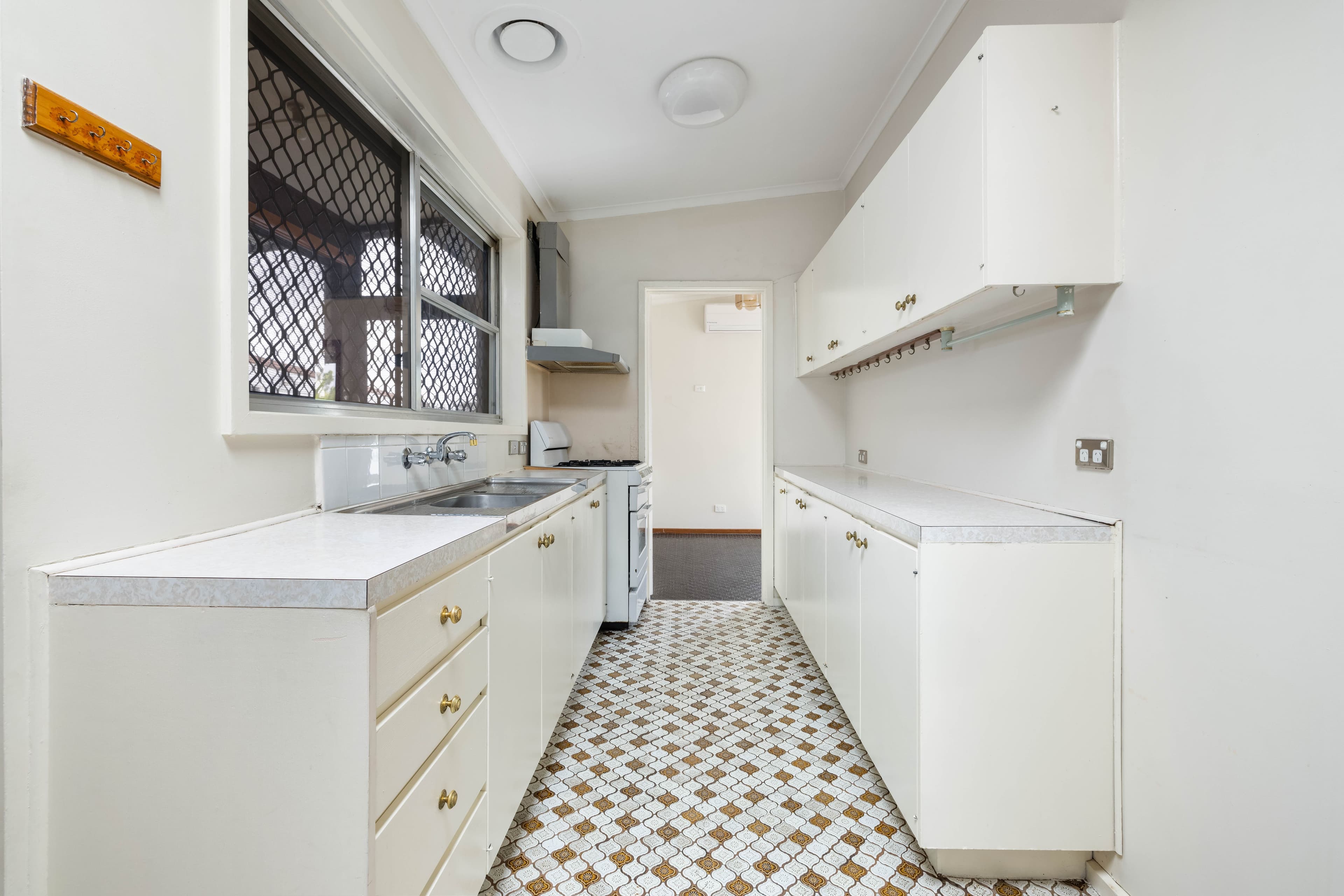 27 Tatura Crescent, Broadmeadows VIC 3047, Broadmeadows - Thumbnail 4