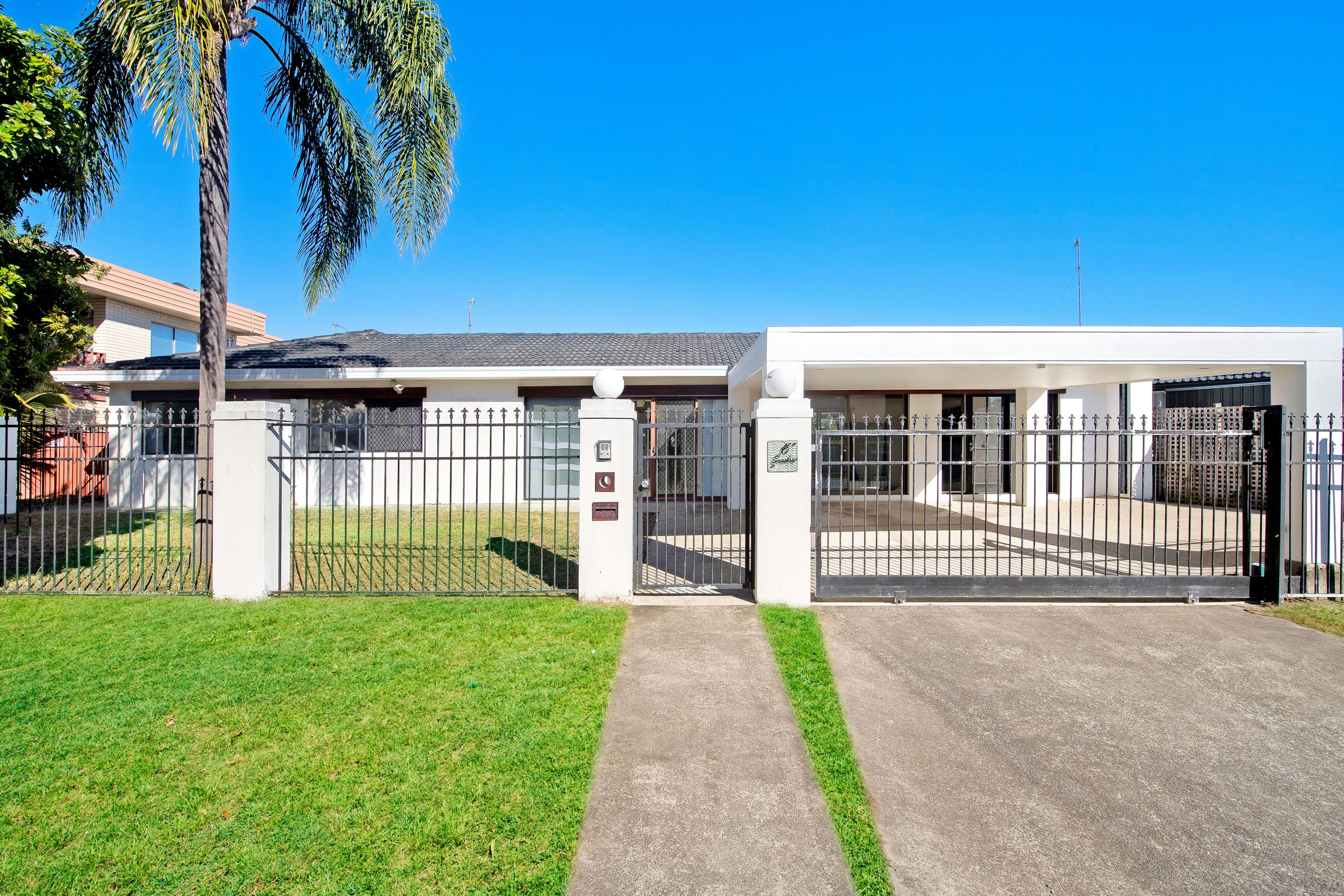 45 Sunshine Boulevard, Broadbeach Waters QLD 4218, Broadbeach Waters - Thumbnail 3
