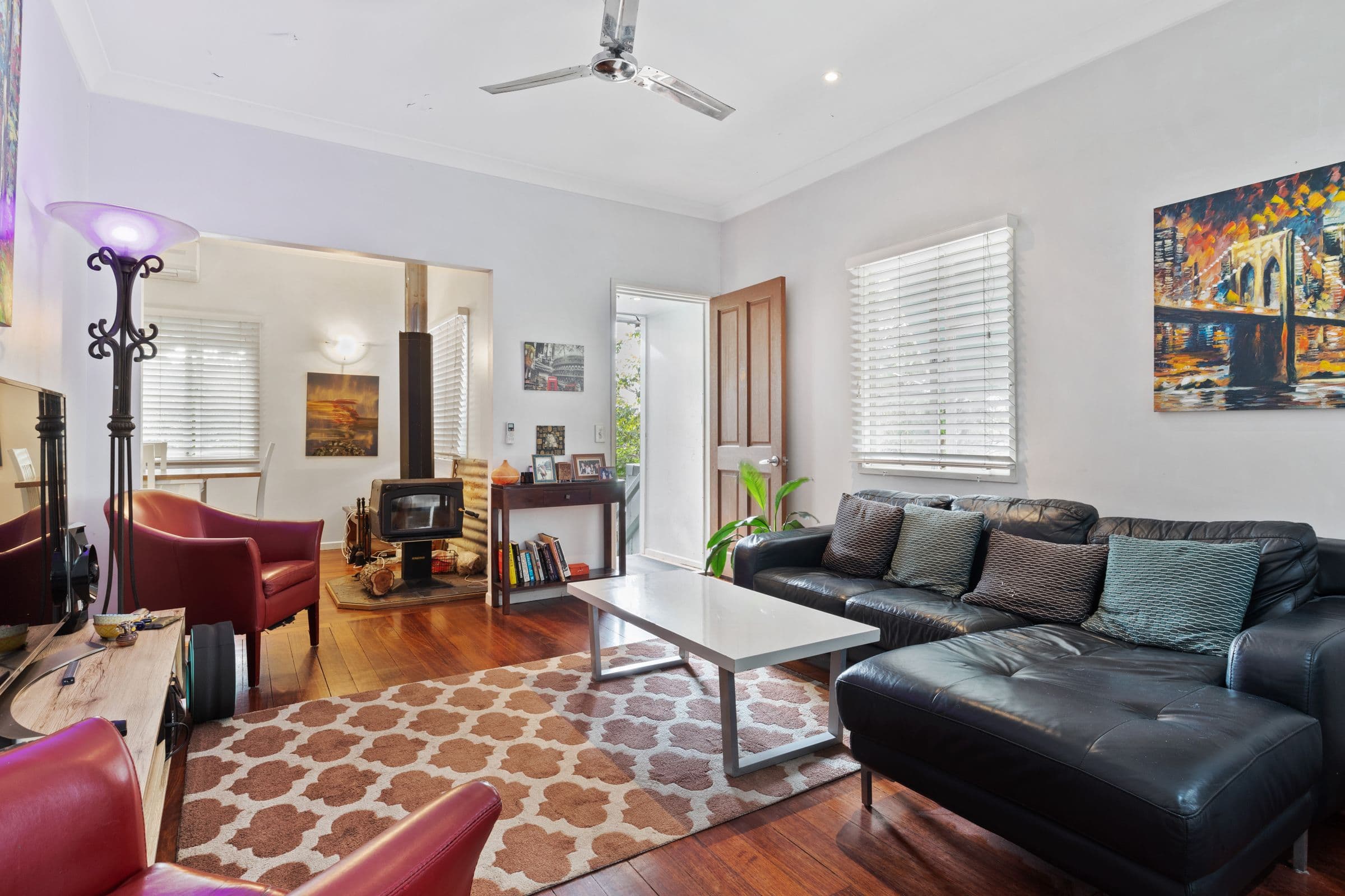 4 Lind Avenue, Southport QLD 4215, Southport - Thumbnail 2