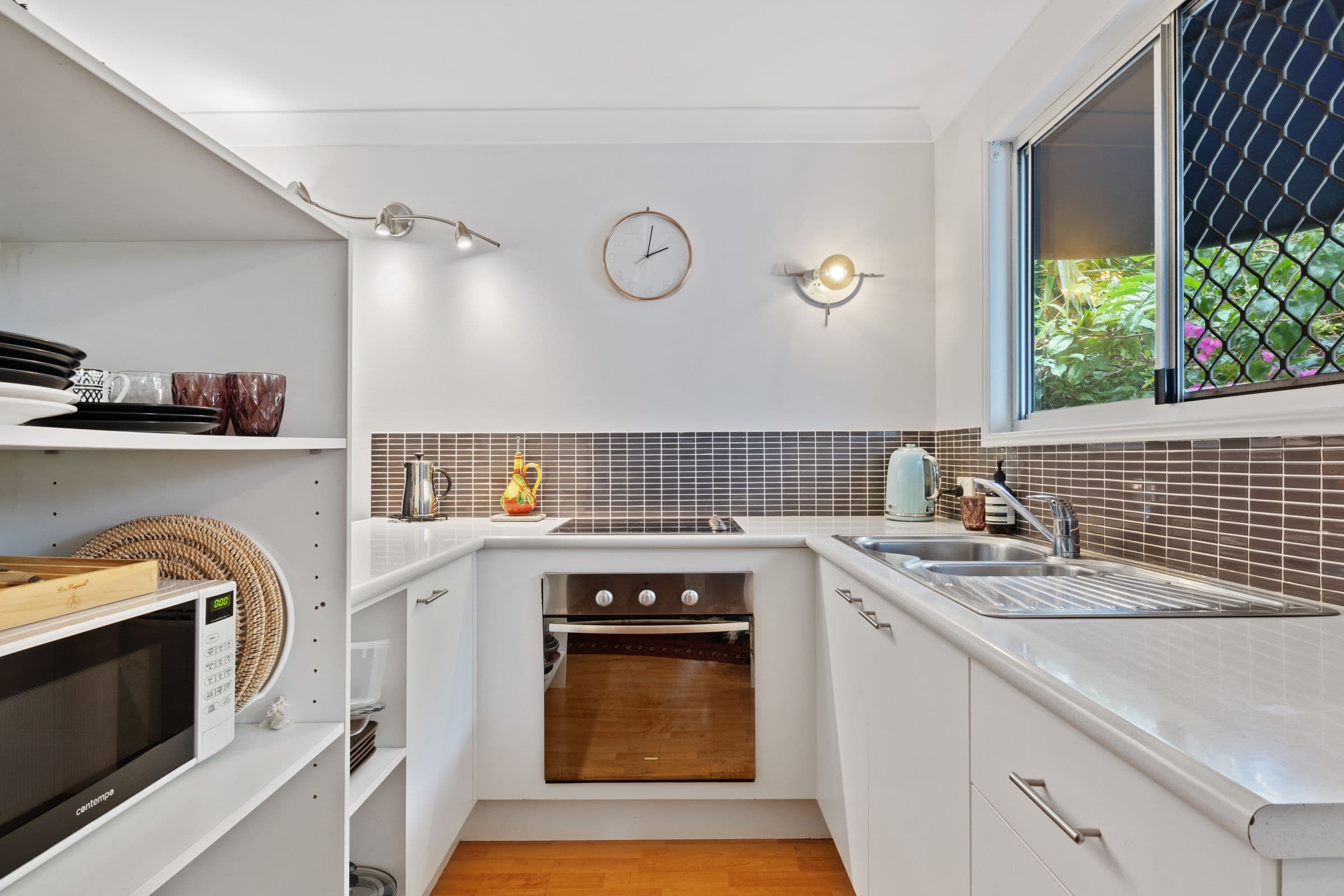 4 Lind Avenue, Southport QLD 4215, Southport - Thumbnail 4