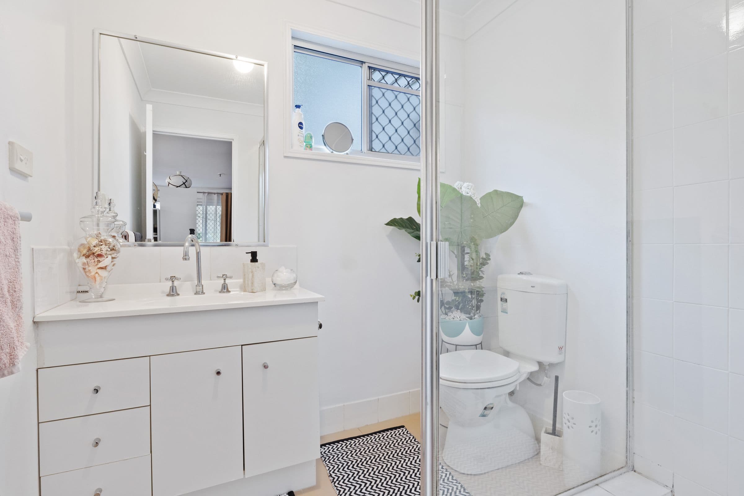4 Lind Avenue, Southport QLD 4215, Southport - Thumbnail 8