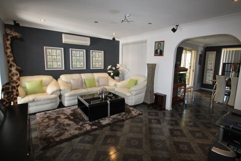 27 Tamworth Crescent, HOXTON PARK NSW 2171, Hoxton Park - Thumbnail 2