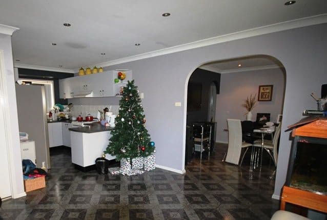 27 Tamworth Crescent, HOXTON PARK NSW 2171, Hoxton Park - Thumbnail 3