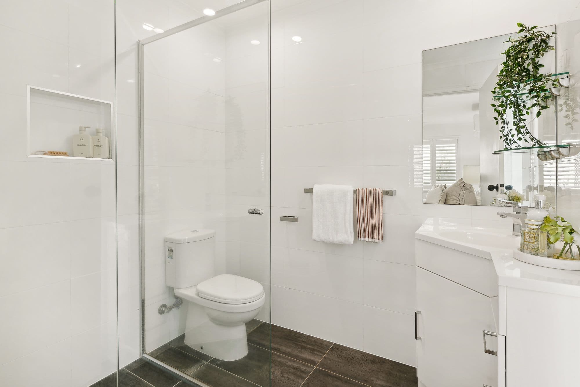 10 Menindee Avenue, Coombabah QLD 4216, Coombabah - Thumbnail 8