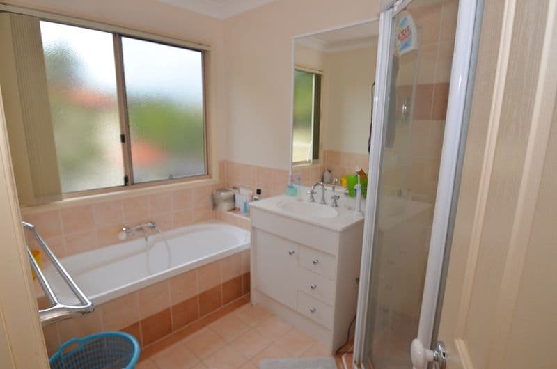 25 Tee Trees Boulevard, ARUNDEL QLD 4214, Arundel - Thumbnail 4