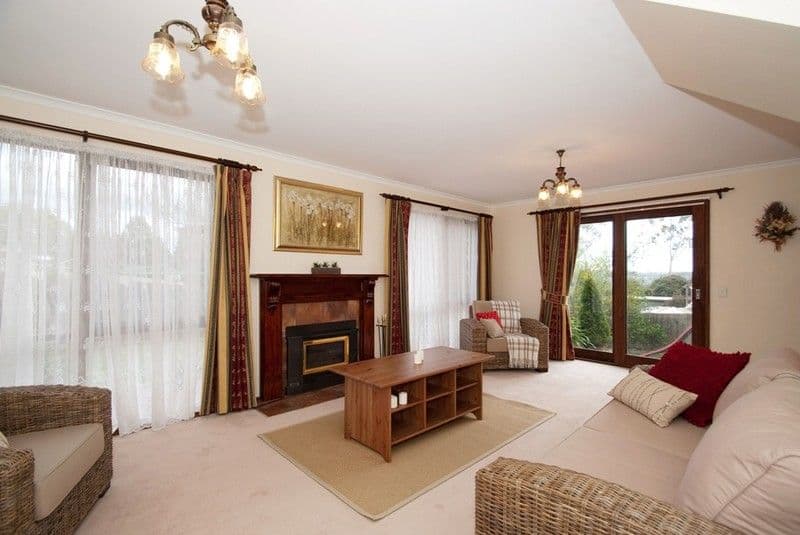 18 SAVANNA Drive, MOOROOLBARK VIC 3138, Mooroolbark - Thumbnail 3