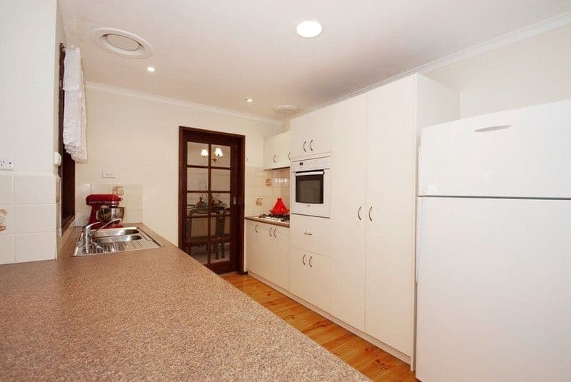 18 SAVANNA Drive, MOOROOLBARK VIC 3138, Mooroolbark - Thumbnail 5