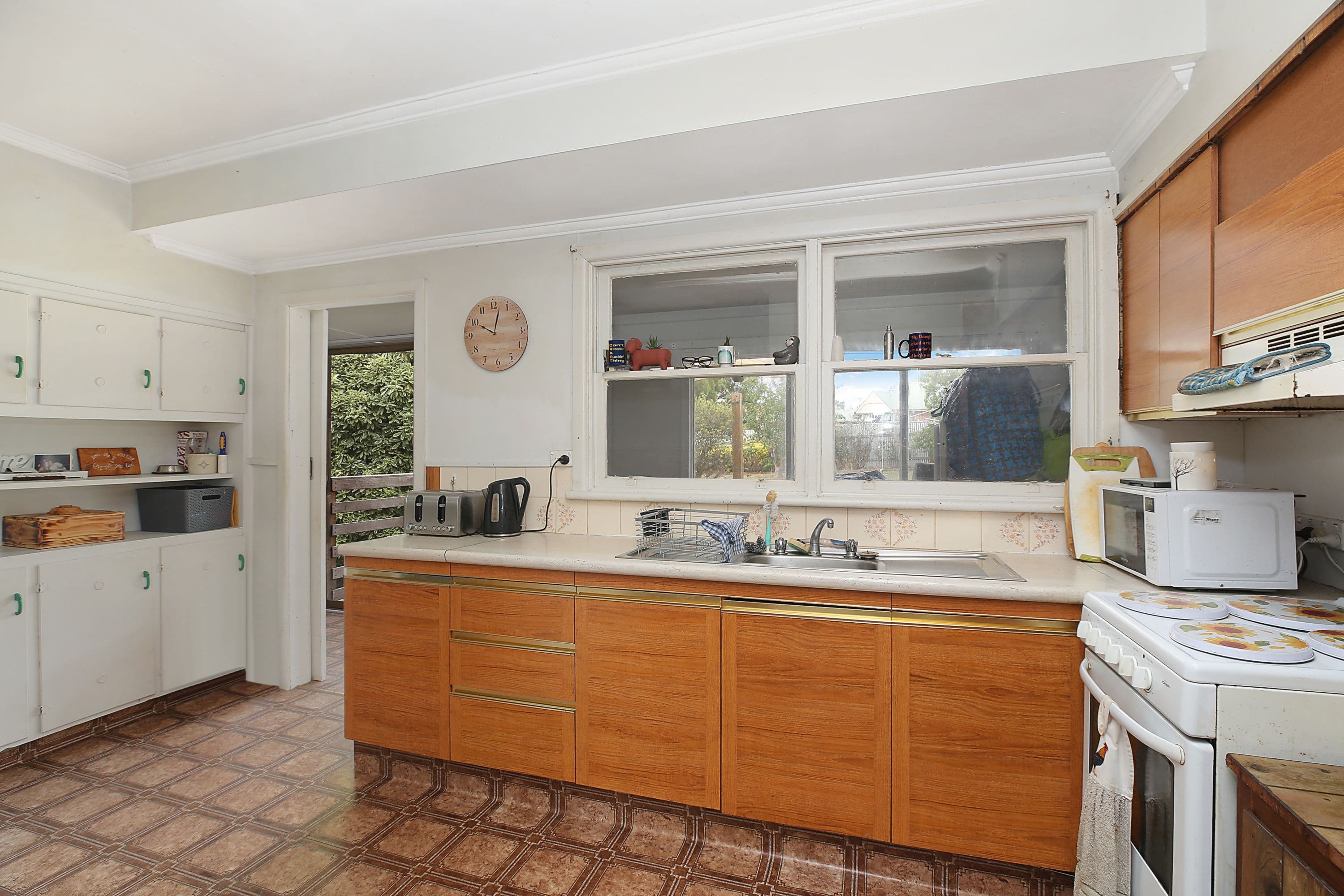17 Dimora Avenue, Camperdown VIC 3260, Camperdown - Thumbnail 3