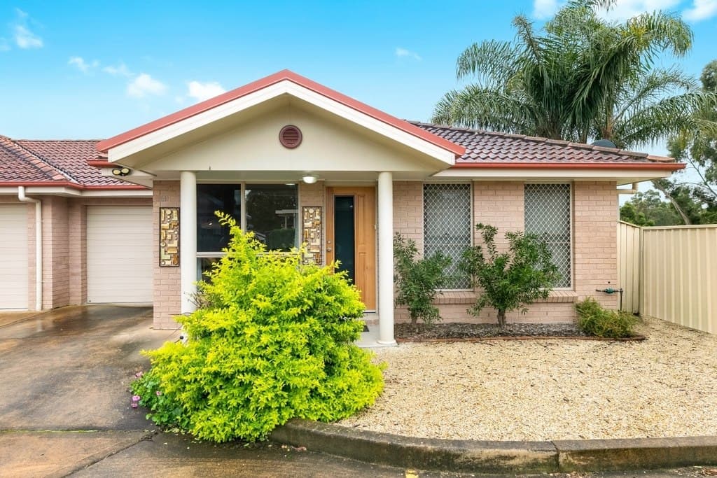 4/33 Harle Street, Weston - Image 1