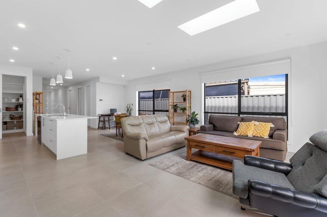 25 Kenna Drive, Lalor VIC 3075, Lalor - Thumbnail 2