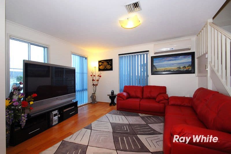 10 Helmsdale Court, CRANBOURNE WEST VIC 3977, Cranbourne West - Thumbnail 2