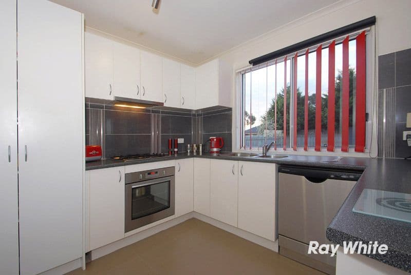 10 Helmsdale Court, CRANBOURNE WEST VIC 3977, Cranbourne West - Thumbnail 3