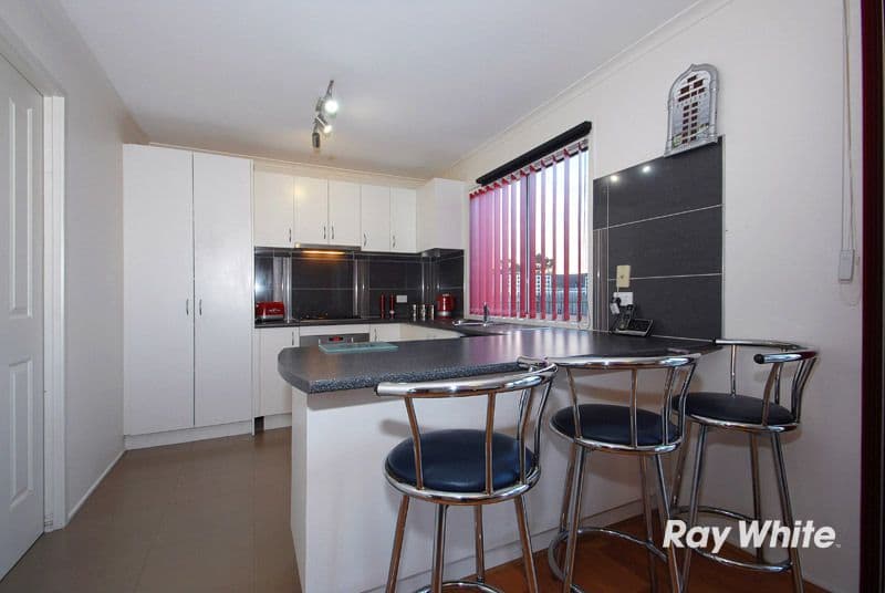10 Helmsdale Court, CRANBOURNE WEST VIC 3977, Cranbourne West - Thumbnail 4