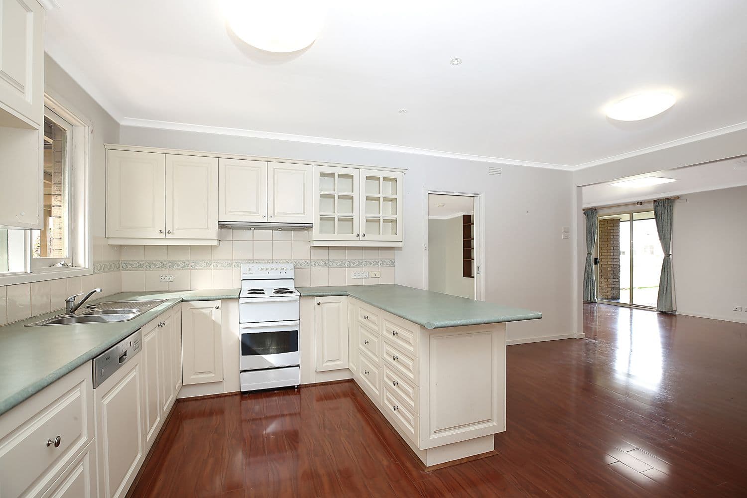 6 Robinson Street, Camperdown VIC 3260, Camperdown - Thumbnail 2
