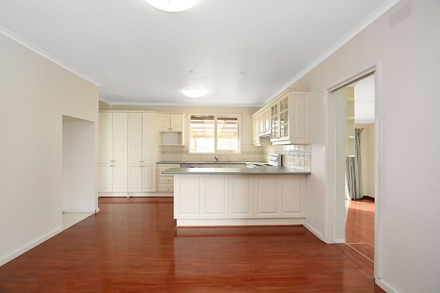 6 Robinson Street, Camperdown VIC 3260, Camperdown - Thumbnail 3